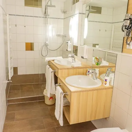 Zur Ohe 4*